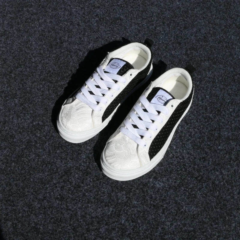 Summer Black and White Color-Blocked Large Size Shoes for Men, Fashionable Casual Shoes, Breathable Casual Trendy Shoes, Versatile Sneakers for Men
Summer Black and White Color-Blocked Large Size Shoes for Men, Fashionable Casual Shoes, Breathable Casual Trendy Shoes, Versatile Sneakers for Men