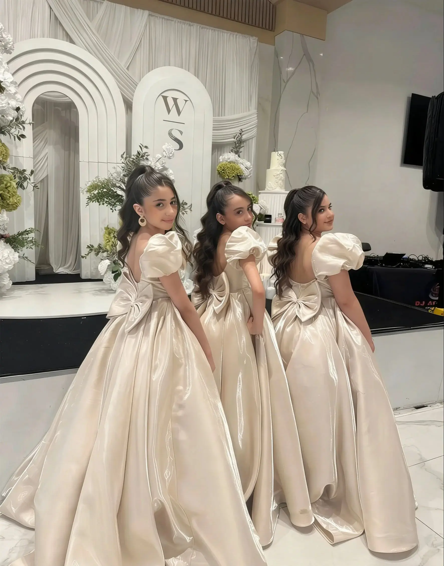Satin Custom Flower Girl Dress for Wedding Puff Sleeve With Bow Floor Lenght Ball Gown Kids Birthday First Communion Ball Gown
Satin Custom Flower Girl Dress for Wedding Puff Sleeve With Bow Floor Lenght Ball Gown Kids Birthday First Communion Ball Gown