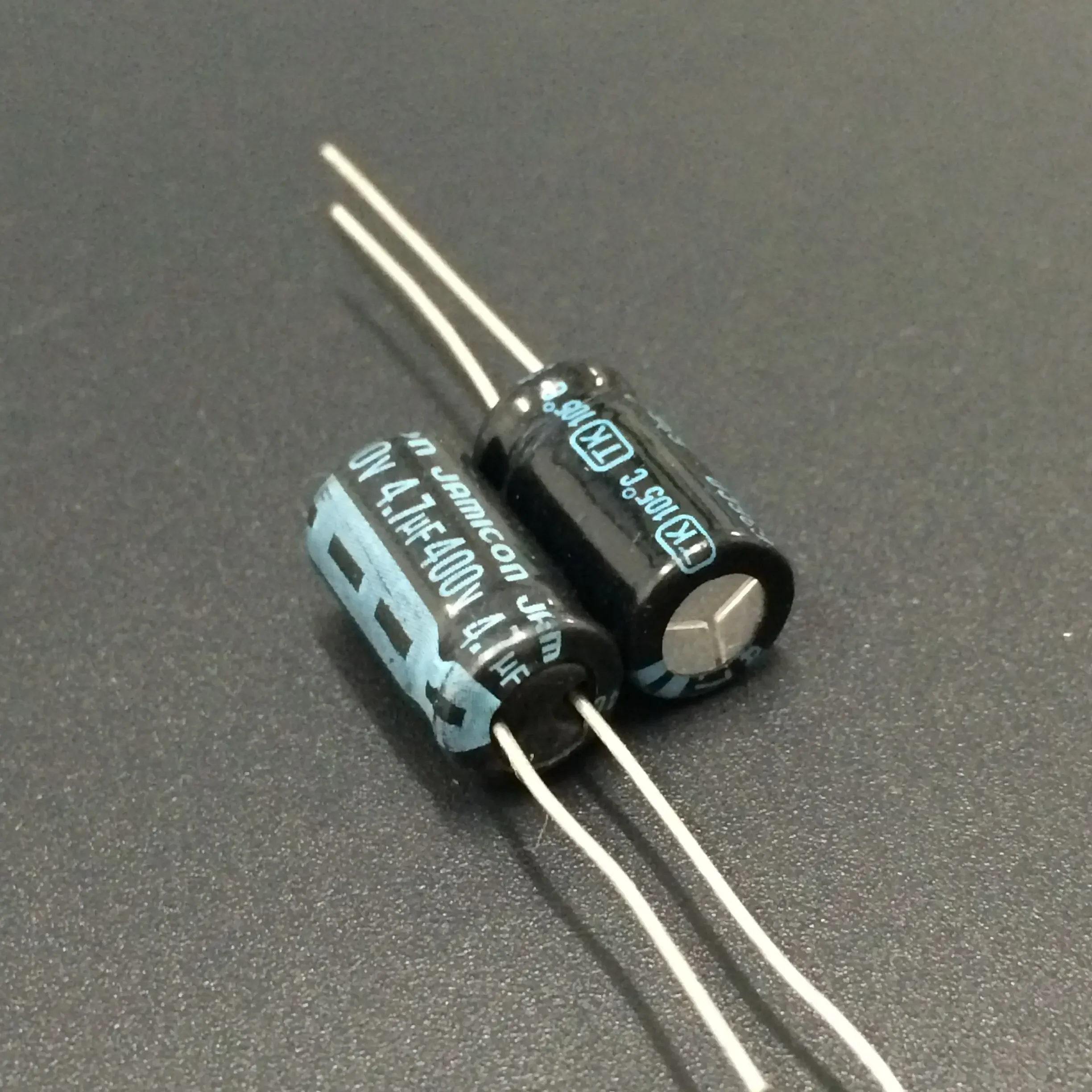 Алюминиевый электролитический конденсатор JAMICON TK Series 8x1, 6 мм, 100 мкФ, 4,7 в, 10 шт./400 шт.
Алюминиевый электролитический конденсатор JAMICON TK Series 8x1, 6 мм, 100 мкФ, 4,7 в, 10 шт./400 шт.