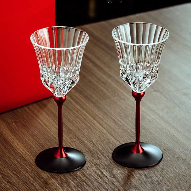 360 ° rotating crystal red wine glass for household luxury and high-end alloy glass
360 ° rotating crystal red wine glass for household luxury and high-end alloy glass