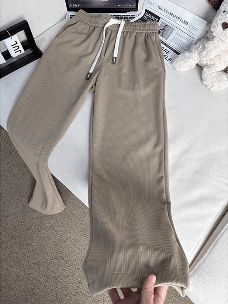 Мужские повседневные брюки из ледяного шелка: летние, легкие, дышащие, с охлаждающим эффектом, прямого кроя, модные повседневные брюки
Мужские повседневные брюки из ледяного шелка: летние, легкие, дышащие, с охлаждающим эффектом, прямого кроя, модные повседневные брюки