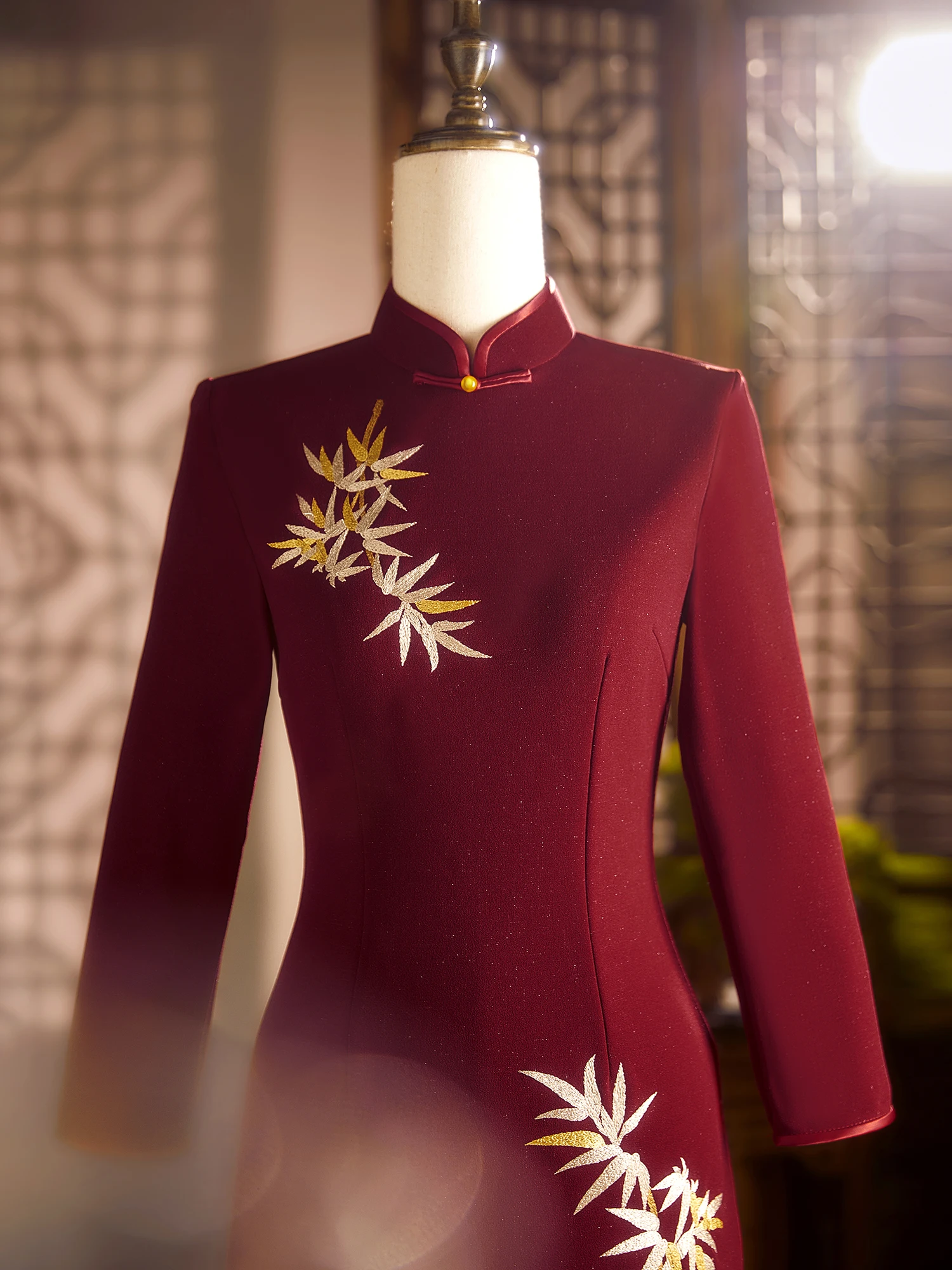 Long Embroidered Floing Wedding Dr Traditional Chinese Sle New Year's Celebration Ceremony Evening Gown for Brides And...
Long Embroidered Floing Wedding Dr Traditional Chinese Sle New Year's Celebration Ceremony Evening Gown for Brides And...