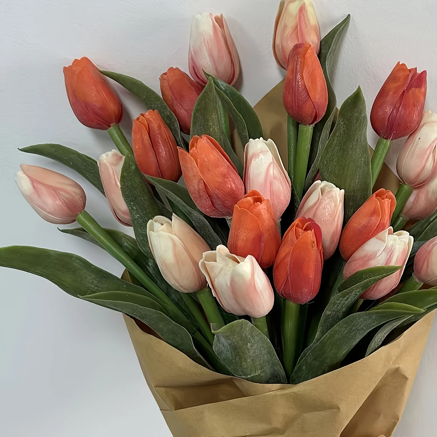 9. Реалистичные букеты из искусственных тюльпанов - розовые и белые смешанные пластиковые искусственные тюльпаны, подходящие для домашнего офиса, свадебное украшение, композиция сцены, подарок на день матери, пасхальные искусственные цветы (ваза в комплек
9. Реалистичные букеты из искусственных тюльпанов - розовые и белые смешанные пластиковые искусственные тюльпаны, подходящие для домашнего офиса, свадебное украшение, композиция сцены, подарок на день матери, пасхальные искусственные цветы (ваза в комплек