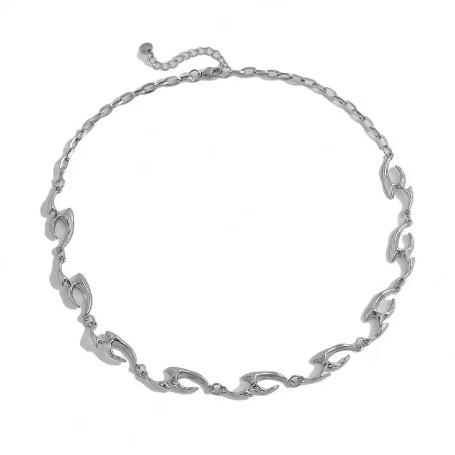 Серебряное колье-чокер в форме пламени для женщин
Серебряное колье-чокер в форме пламени для женщин