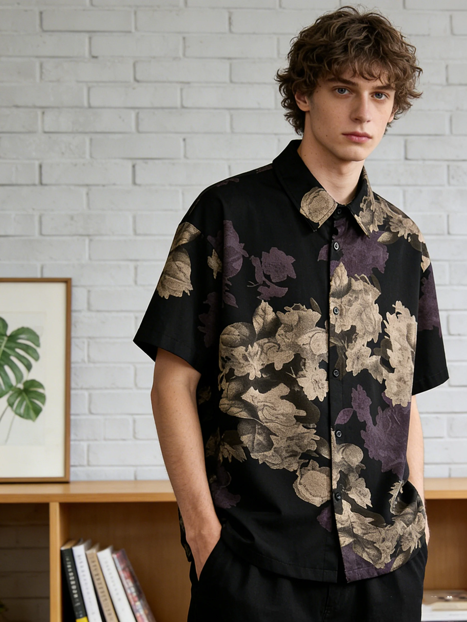 Bold Dark Floral Print Men's Short Sleeve Shirt - Artistic Retro Vintage Button-Down Casual Top
Bold Dark Floral Print Men's Short Sleeve Shirt - Artistic Retro Vintage Button-Down Casual Top