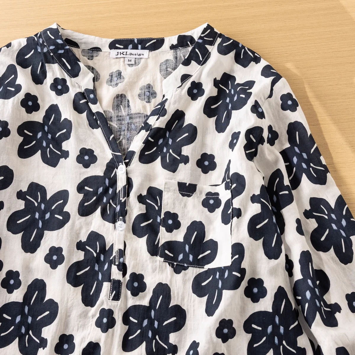 Elegant korean clothes woman 2024 summer vintage v neck floral shirts and blouses for women 100% cotton Hawaiian shirt
Elegant korean clothes woman 2024 summer vintage v neck floral shirts and blouses for women 100% cotton Hawaiian shirt