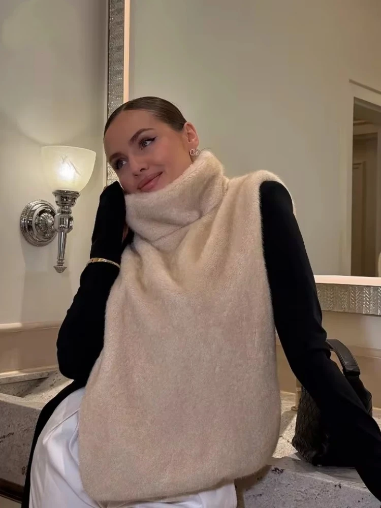 Winter New Brown Sleeveless Faux Fur Vest Women Chic Turtleneck Loose Warm Waistcoat High Street Female Thick Outerwear 2025
Winter New Brown Sleeveless Faux Fur Vest Women Chic Turtleneck Loose Warm Waistcoat High Street Female Thick Outerwear 2025