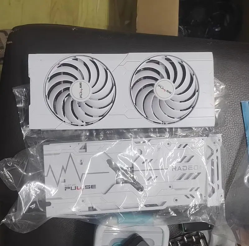 Оригинальный радиатор-кулер для видеокарты Sapphire RX6700XT RX6750XT с задней панелью белого цвета
Оригинальный радиатор-кулер для видеокарты Sapphire RX6700XT RX6750XT с задней панелью белого цвета