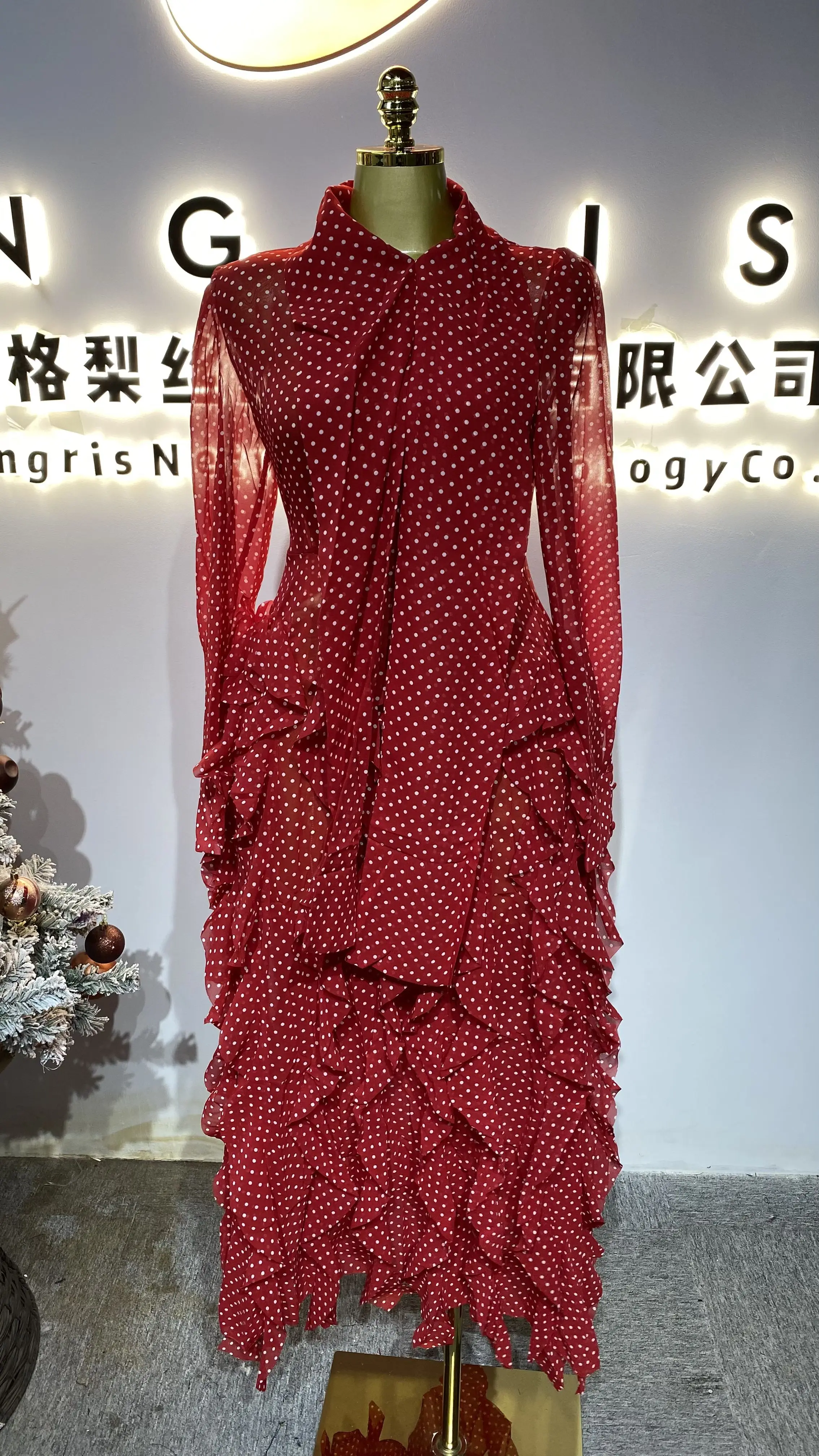 2025 Autumn New Style Evening Dress - Stand Collar Tie-Waist Polka Dot Chiffon Dress-GZXX438
2025 Autumn New Style Evening Dress - Stand Collar Tie-Waist Polka Dot Chiffon Dress-GZXX438