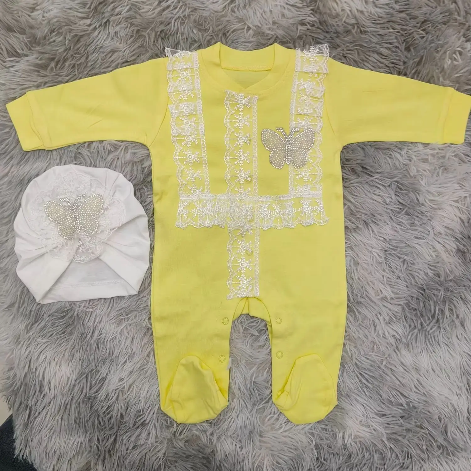 2Pcs Sweet Baby Girl Yellow Lace Footed Romper Rhinestone Butterfly Design Turban Hat Set Newborn Photoshoot Outfit
2Pcs Sweet Baby Girl Yellow Lace Footed Romper Rhinestone Butterfly Design Turban Hat Set Newborn Photoshoot Outfit