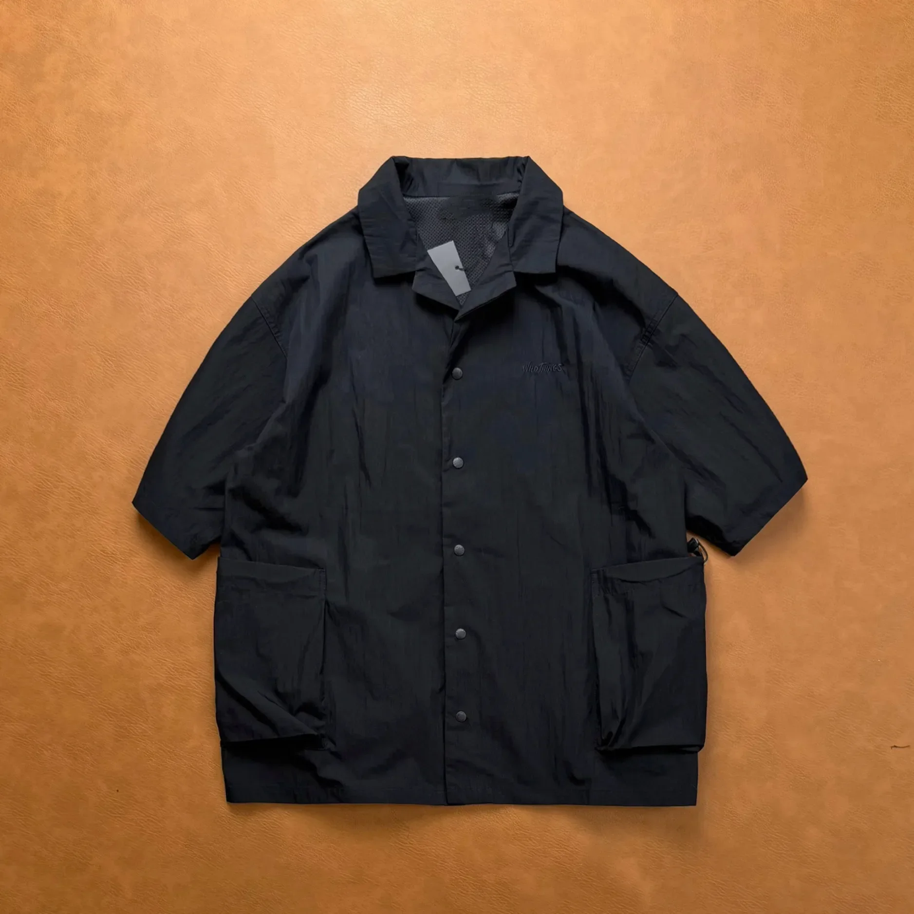 Japanese urban outdoor "Cuban collar" quick-drying nylon mountain silhouette short-sleeved shirt
Japanese urban outdoor "Cuban collar" quick-drying nylon mountain silhouette short-sleeved shirt
