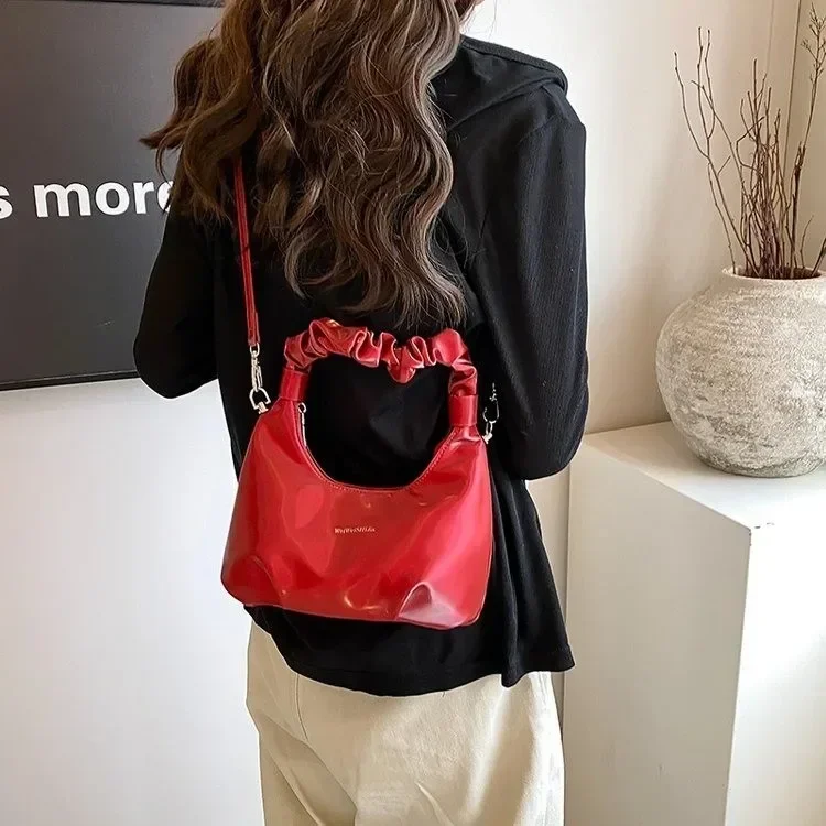 Simple and Versatile Korean Shoulder Bag for Women, Pleated Crossbody Bag Decorated with Clouds, Summer Fashion, 2024
Simple and Versatile Korean Shoulder Bag for Women, Pleated Crossbody Bag Decorated with Clouds, Summer Fashion, 2024
