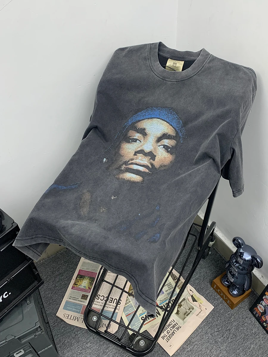 Rap Musician Direct Print T-Shirt American Retro Loose Short Sleeve Cotton Casual Style Breathable Summer T-Shirt
Rap Musician Direct Print T-Shirt American Retro Loose Short Sleeve Cotton Casual Style Breathable Summer T-Shirt