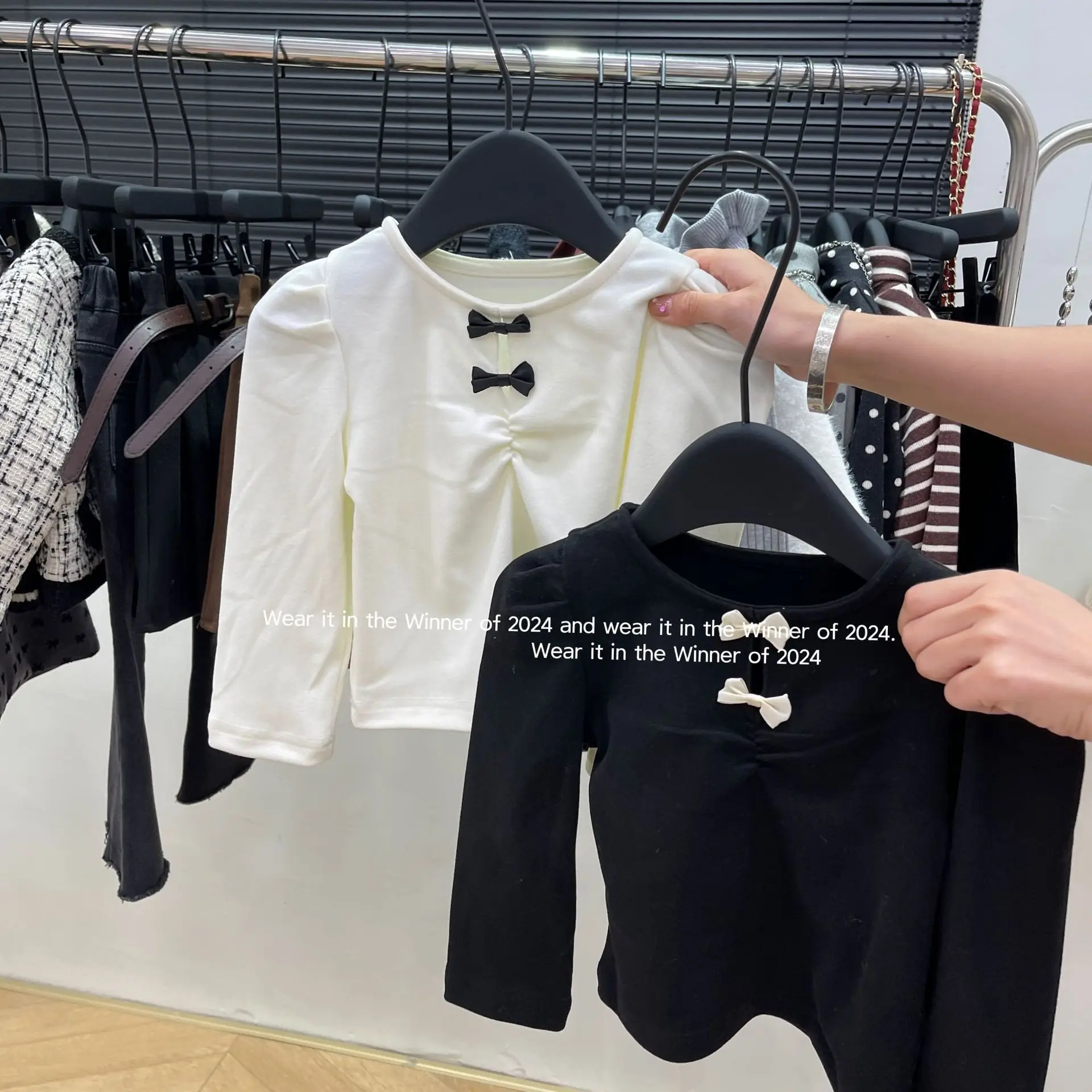 2024 Winter New Products on The New Casual Bow Korean Version of Fashion Versatile Winter New Shirt Casual All-match
2024 Winter New Products on The New Casual Bow Korean Version of Fashion Versatile Winter New Shirt Casual All-match