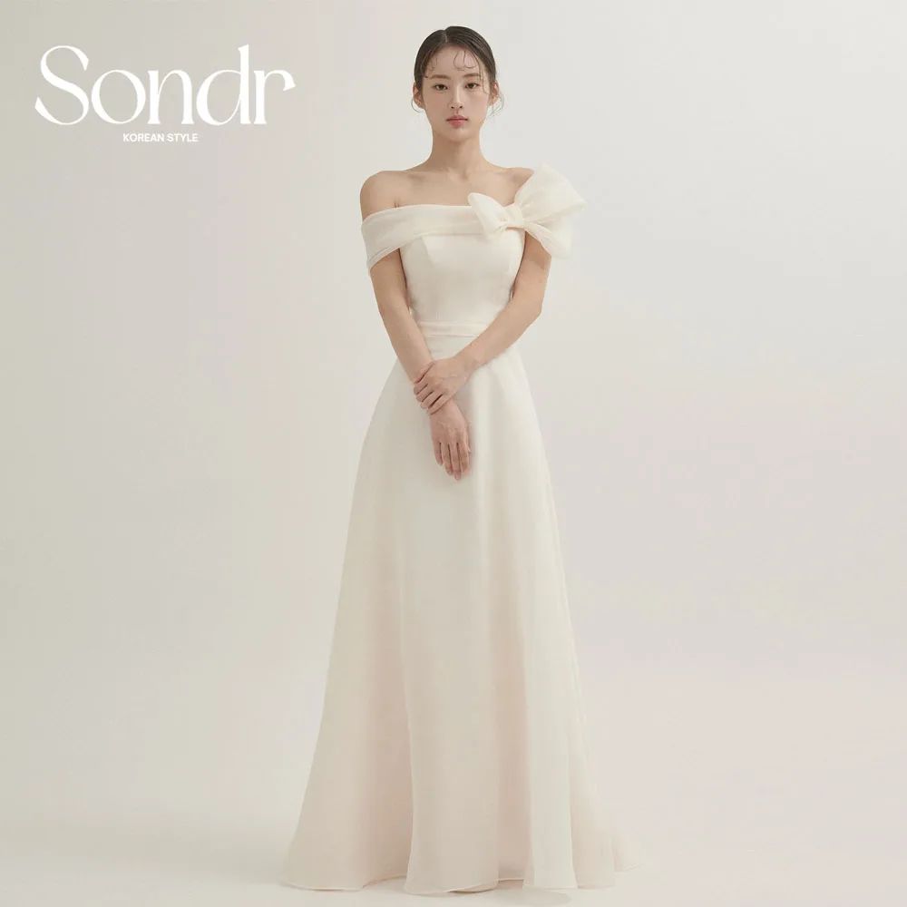 Sondr Elegant Simple Silk Organza Korean Evening Dresses Off the Shoulder Bow A Line Customized Korean Wedding Reception Gown
Sondr Elegant Simple Silk Organza Korean Evening Dresses Off the Shoulder Bow A Line Customized Korean Wedding Reception Gown