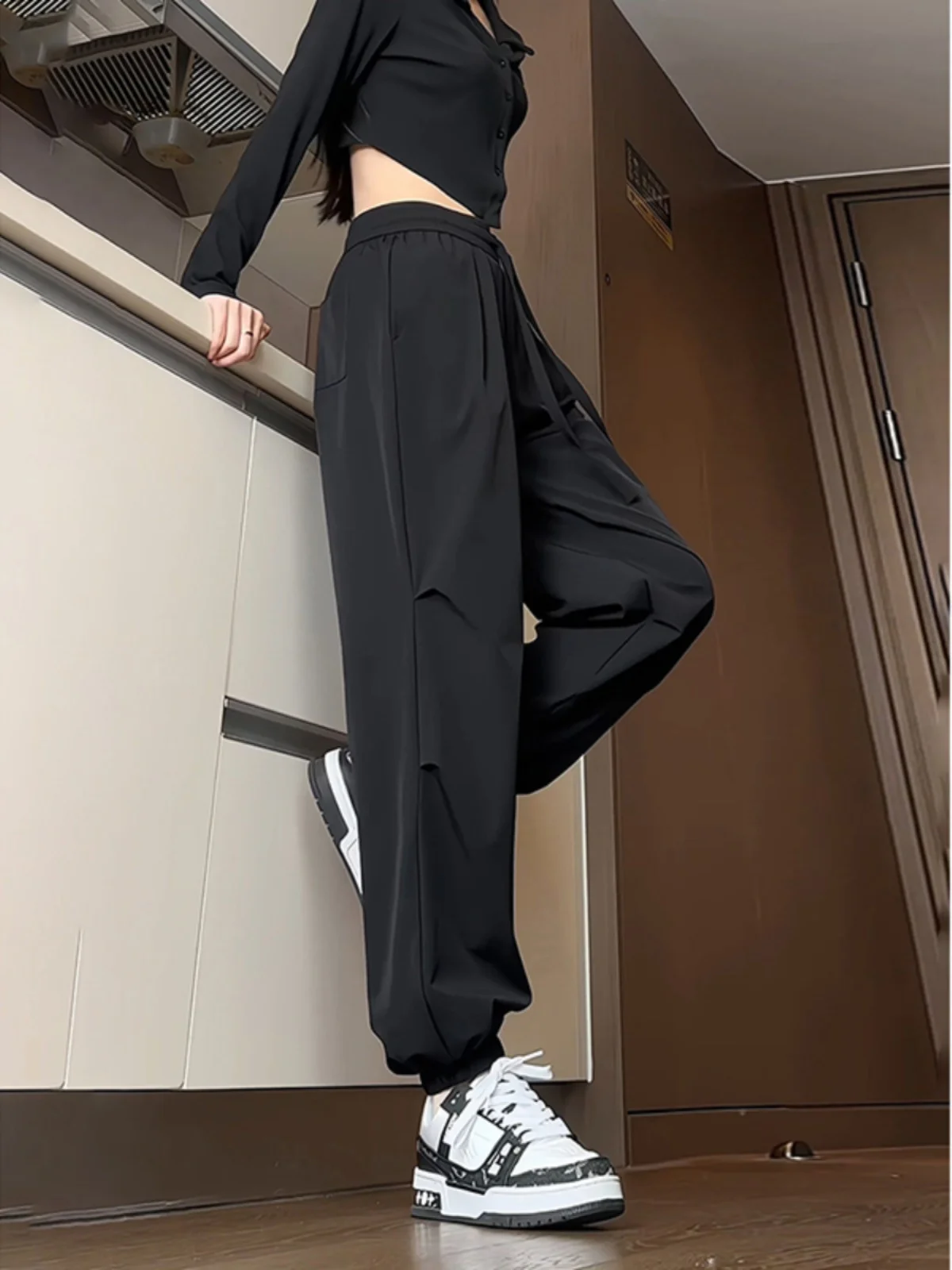 Bla Qui-Dry Ice Silk Men's Summer Loose Cuffed Casual Sports Pants American Paratrooper Nine-Piece Straight Leg Trousers
Bla Qui-Dry Ice Silk Men's Summer Loose Cuffed Casual Sports Pants American Paratrooper Nine-Piece Straight Leg Trousers