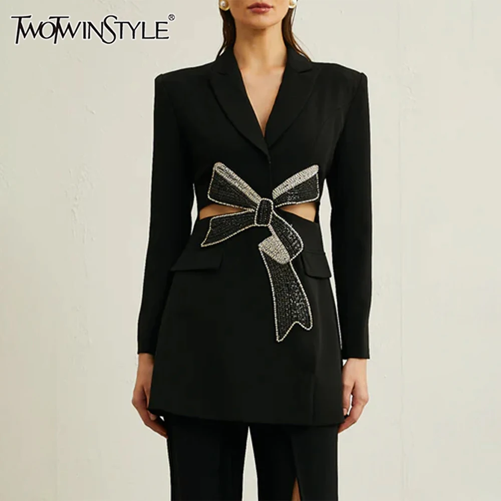 TWOTWINSTYLE Solid Spliced Diamonds Hollow Out Jackets for Women Lapel Short Sleeve Tunic Slimming Elegant Coat Female New
TWOTWINSTYLE Solid Spliced Diamonds Hollow Out Jackets for Women Lapel Short Sleeve Tunic Slimming Elegant Coat Female New