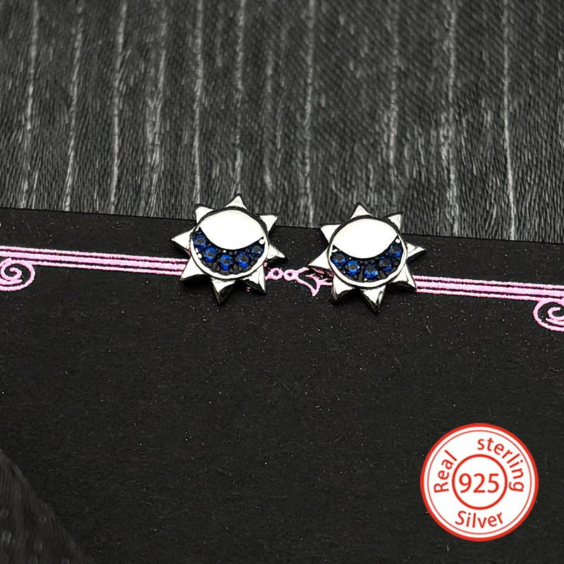 Exquisite 925 Sterling Silver Blue Zircon Moon Sun Stud Earrings for Women Girl Simple Piercing Earrings Party Jewelry Gift
Exquisite 925 Sterling Silver Blue Zircon Moon Sun Stud Earrings for Women Girl Simple Piercing Earrings Party Jewelry Gift