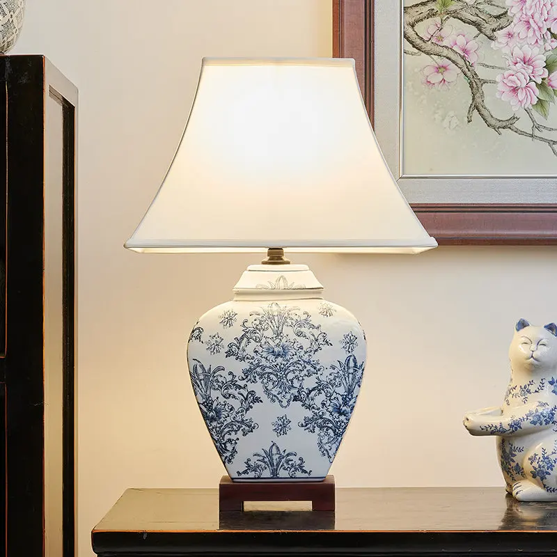 Chinese Style Ceramic Table Lamp Retro Painted Decoration European Household Living Room Bedroom Bedside Study Hotel Desk Lights
Chinese Style Ceramic Table Lamp Retro Painted Decoration European Household Living Room Bedroom Bedside Study Hotel Desk Lights