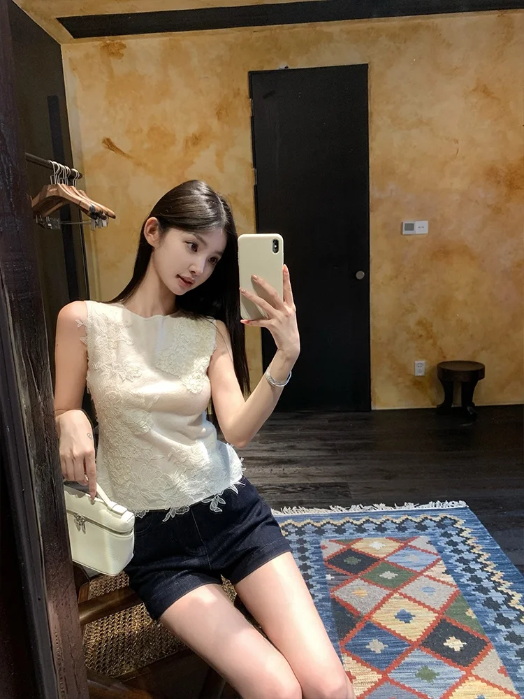 Bla Bean H Humming Wool Lace Floral Svel Vest Women Summer Micro Waist Cinching Outerwear irt Original Design
Bla Bean H Humming Wool Lace Floral Svel Vest Women Summer Micro Waist Cinching Outerwear irt Original Design