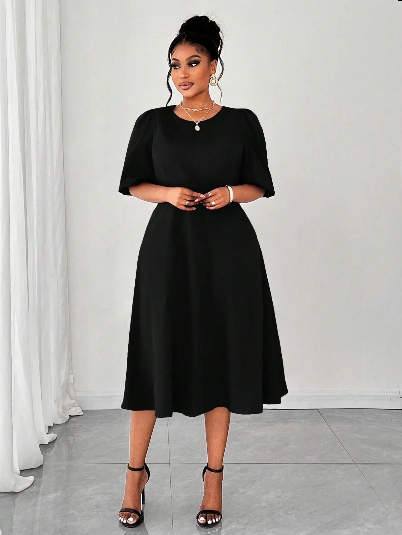 Plus Size Women Puff Sleeve A-Line Midi Dress
Plus Size Women Puff Sleeve A-Line Midi Dress
