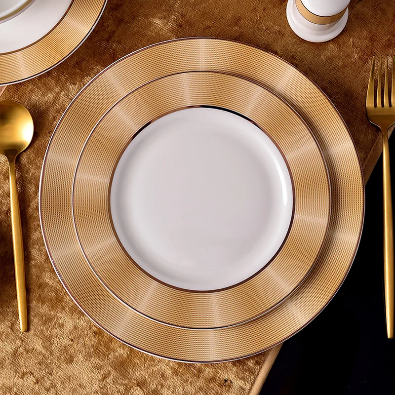 Bone china European ceramic tableware set luxury high-end gold dish combination home club dinner plate Western plate
Bone china European ceramic tableware set luxury high-end gold dish combination home club dinner plate Western plate