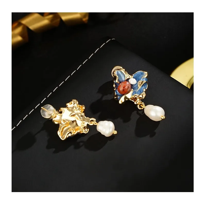 Silver Needle Medieval Dripping Oil Irregular Pearl Earrings New Temperament Earrings French Light Luxury High-end Earrings
Silver Needle Medieval Dripping Oil Irregular Pearl Earrings New Temperament Earrings French Light Luxury High-end Earrings