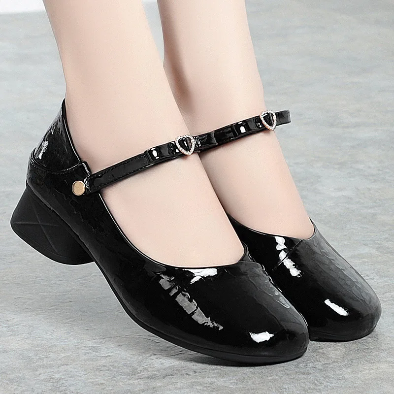 3.5cm Breathable Shallow Bright Leather Shoes Square Heel Mary Janes Spring Autumn 2026 Women's Decent Office Shoes Mom Footwear
3.5cm Breathable Shallow Bright Leather Shoes Square Heel Mary Janes Spring Autumn 2026 Women's Decent Office Shoes Mom Footwear