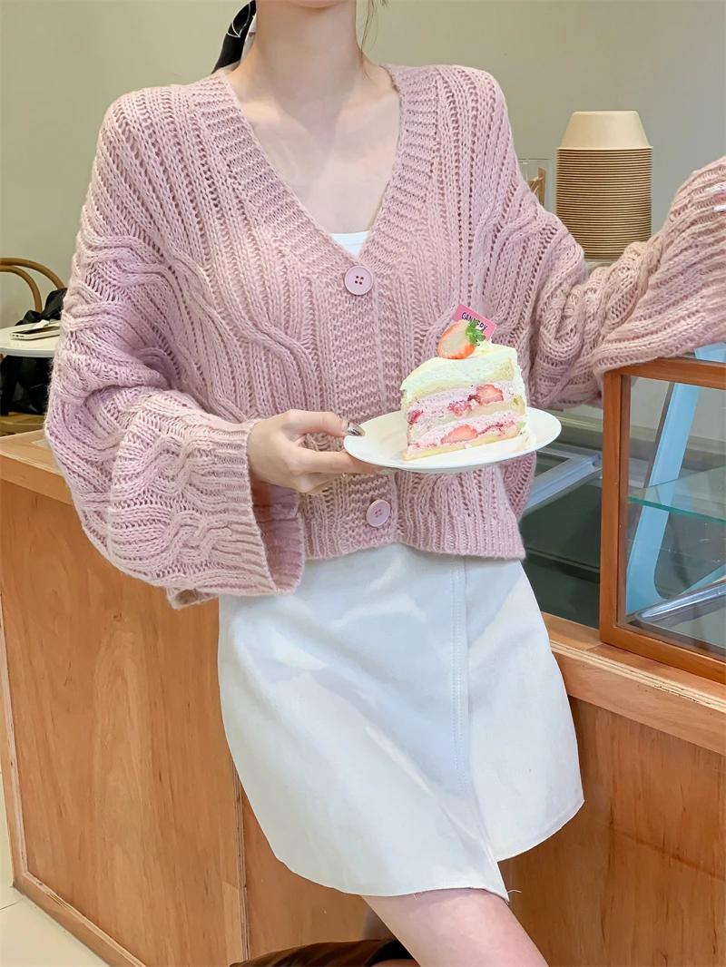 Vintage sweet Fried Dough Twists knitting sweater cardigan thin V-neck short top women's spring and autumn loose wool coat
Vintage sweet Fried Dough Twists knitting sweater cardigan thin V-neck short top women's spring and autumn loose wool coat