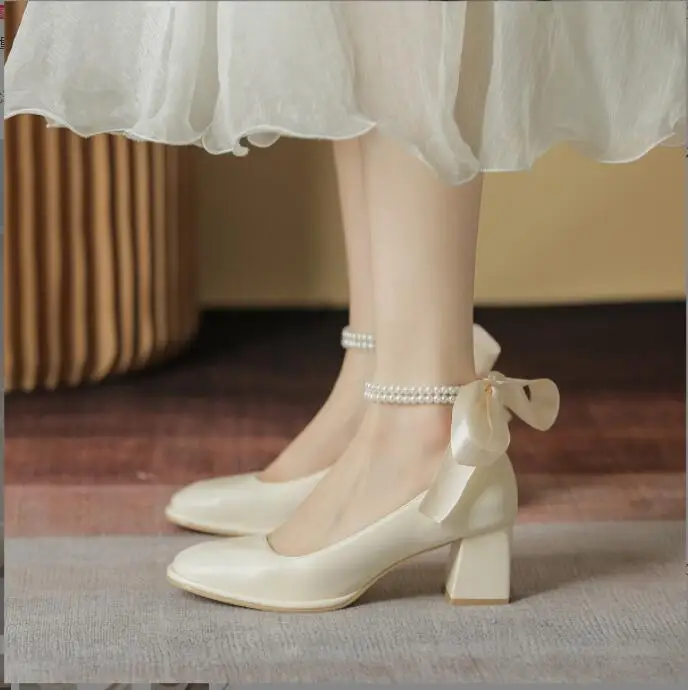 Sexy Ladies High Heels Elegant Bow Square Toe Black High Heels Fashion Thick Heel Wedding Party Pearl Lace Wedding Shoes Large
Sexy Ladies High Heels Elegant Bow Square Toe Black High Heels Fashion Thick Heel Wedding Party Pearl Lace Wedding Shoes Large