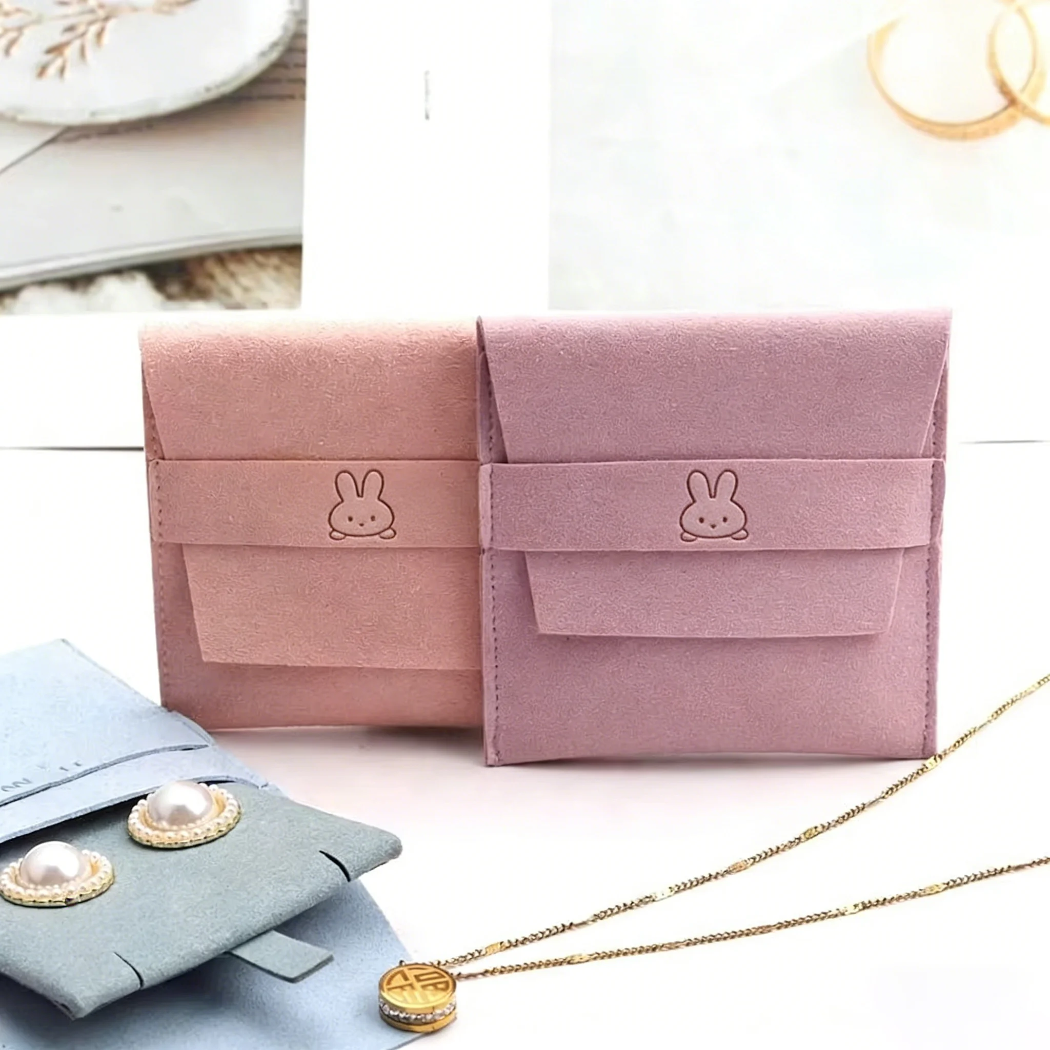 Custom Logo Velvet Suede Microfiber Envelope Pouch Jewellery Packaging Necklace Earring Rings Display Gift Bag With Compartment
Custom Logo Velvet Suede Microfiber Envelope Pouch Jewellery Packaging Necklace Earring Rings Display Gift Bag With Compartment