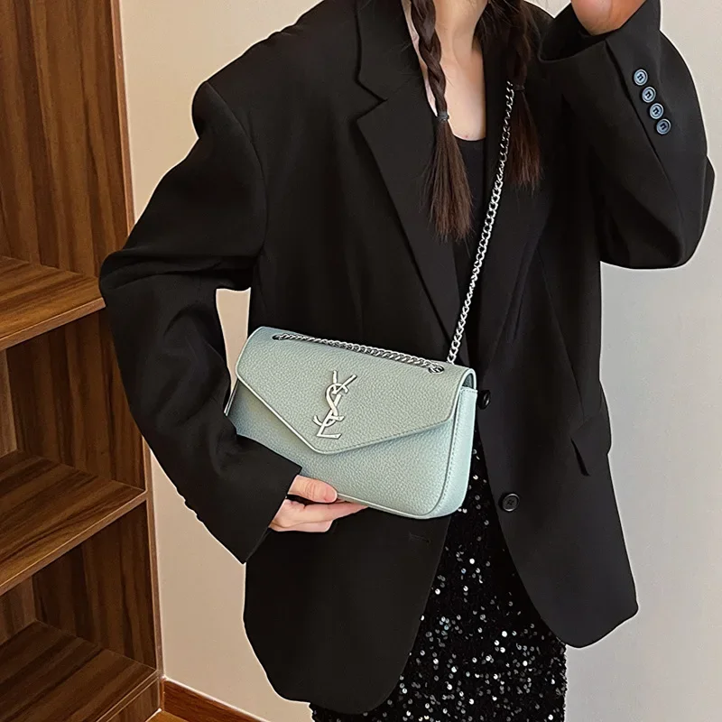 Luxury2025 Designer Chain Crossbody Bag Women Trendy Mini Square Shoulder Bag Work Commute Essentials Exclusive Viral Collection
Luxury2025 Designer Chain Crossbody Bag Women Trendy Mini Square Shoulder Bag Work Commute Essentials Exclusive Viral Collection