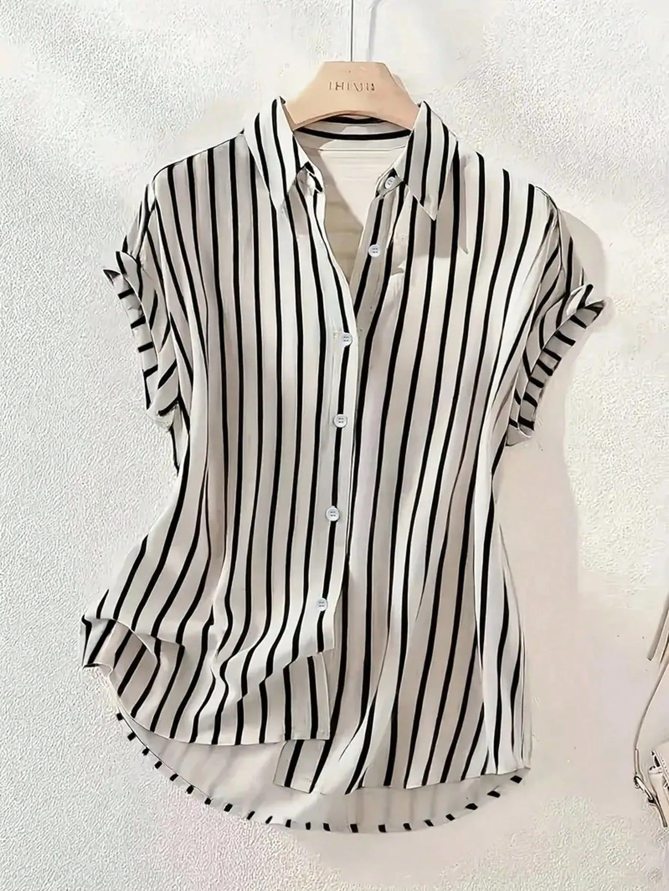Women Blouse Printed Striped Blouses Loose Fit Collar Button Up Shirt White Base With Black Stripes Short Sleeve Top Hem Split
Women Blouse Printed Striped Blouses Loose Fit Collar Button Up Shirt White Base With Black Stripes Short Sleeve Top Hem Split