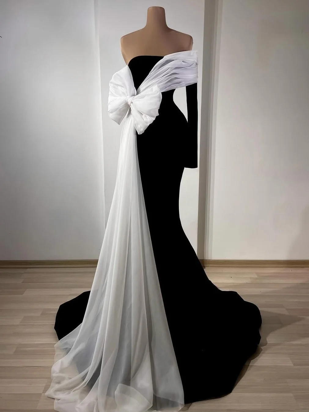 Customized Fashion Jersey Mermaid One Shoulder Bow Evening Dresses Strapless Long Sleeves Panel Train Bespoke Occasion
Customized Fashion Jersey Mermaid One Shoulder Bow Evening Dresses Strapless Long Sleeves Panel Train Bespoke Occasion
