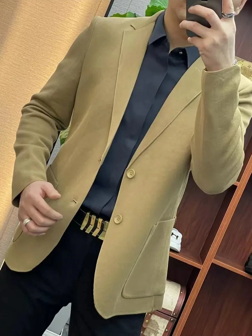 Новый мужской трикотажный повседневный костюм весна-лето: комфортный, модный, деловой, приталенный, с длинным рукавом, декорированный пуговицами
Новый мужской трикотажный повседневный костюм весна-лето: комфортный, модный, деловой, приталенный, с длинным рукавом, декорированный пуговицами