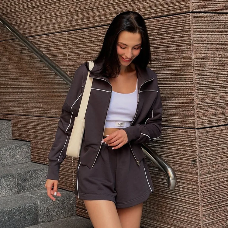2026 Spring/Summer Casual Women's Stand up Collar Jacket Loose Shorts Long Sleeve Zipper Pocket Coat Fashion Sports Set
2026 Spring/Summer Casual Women's Stand up Collar Jacket Loose Shorts Long Sleeve Zipper Pocket Coat Fashion Sports Set