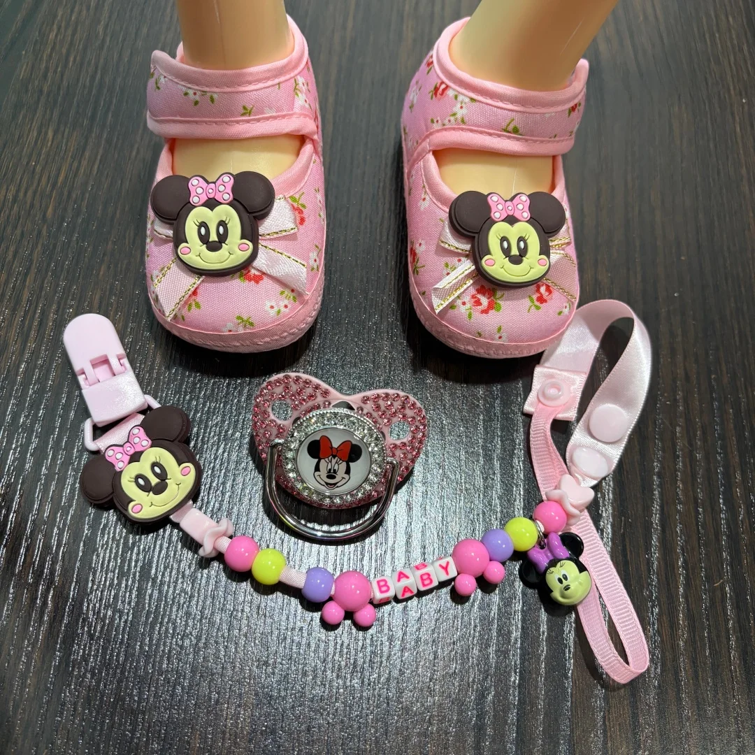 Cute Newborn Pacifier & Soft Baby Shoes Set Realistic Nipple Pacifier With Dust Cover Adorable Infant First Walker Shoes 0-8M
Cute Newborn Pacifier & Soft Baby Shoes Set Realistic Nipple Pacifier With Dust Cover Adorable Infant First Walker Shoes 0-8M