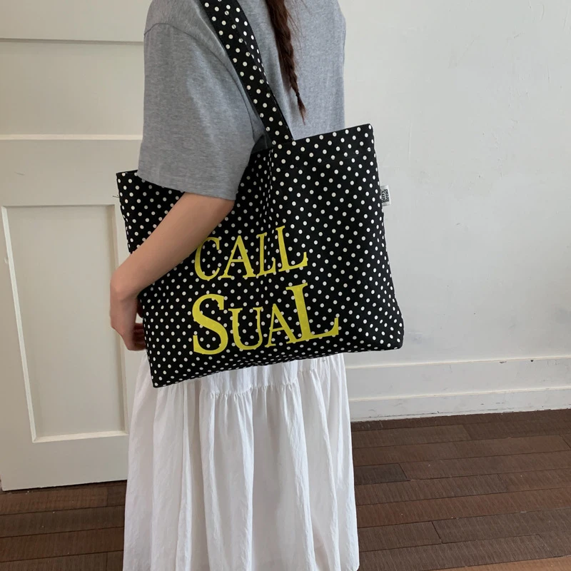 2026 New Korean Style Polka Dot Canvas Bag Women's Lazy Casual Student Large Capacity Fashion Shoulder Bag
2026 New Korean Style Polka Dot Canvas Bag Women's Lazy Casual Student Large Capacity Fashion Shoulder Bag