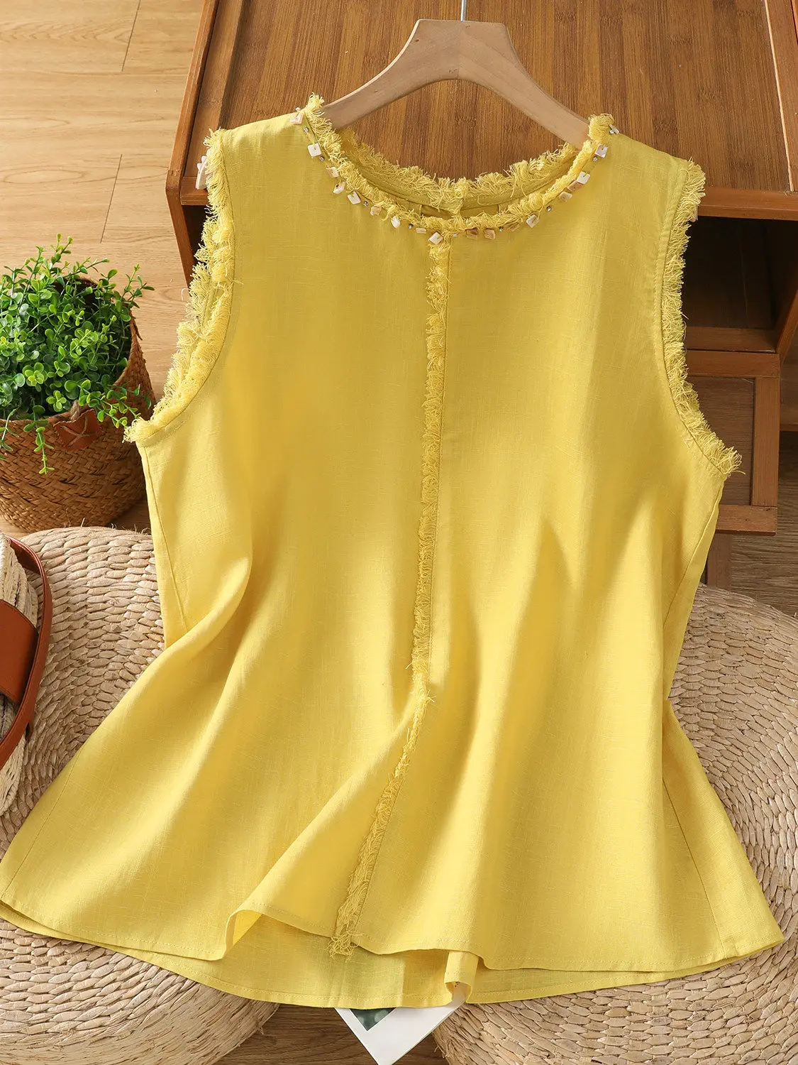 High-End Beaded Frayed Hem Vest Women's plus Size Casual Fashion Loose Versatile Sleeveless Shirt Trendy round Neck Summer
High-End Beaded Frayed Hem Vest Women's plus Size Casual Fashion Loose Versatile Sleeveless Shirt Trendy round Neck Summer
