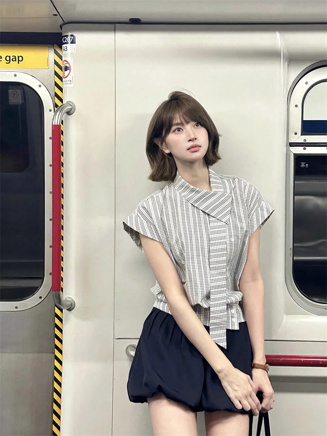 Korean College Style Plaid Shirt with Flying Sleeves Women's Loose Fit Short Sleeve Top with Waist Cinching And Flattering Ties
Korean College Style Plaid Shirt with Flying Sleeves Women's Loose Fit Short Sleeve Top with Waist Cinching And Flattering Ties