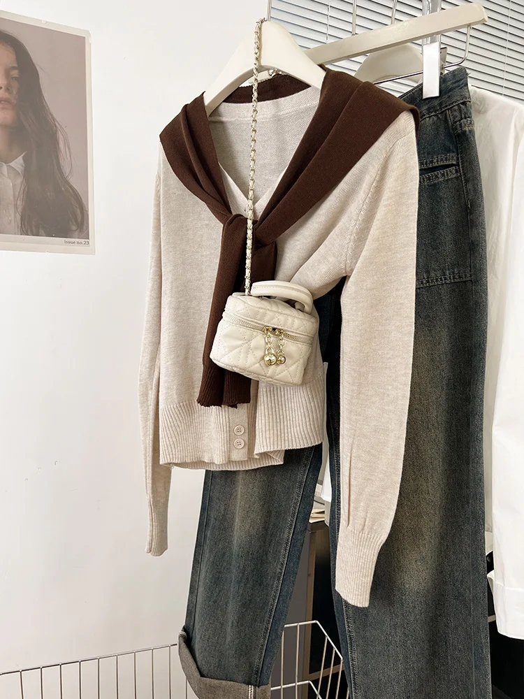French Shawl V-neck Long Sleeved Knitted Cardigan Women Spring Autumn Design Sense Single Breasted Sweater Jacket Top Fashion
French Shawl V-neck Long Sleeved Knitted Cardigan Women Spring Autumn Design Sense Single Breasted Sweater Jacket Top Fashion