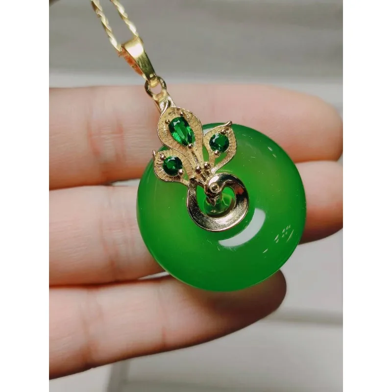Natural Chalcedony Peacock Safety Buckle Women's Pendant
Natural Chalcedony Peacock Safety Buckle Women's Pendant