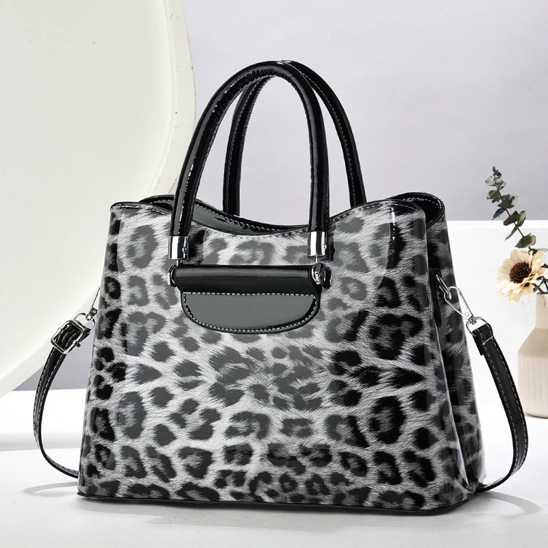 TRAVEASY Brand Leopard Print Women's Shoulder Bag High Quality Handbag Casual Shopping Crossbody Bag for Girls Ladies 2025 New
TRAVEASY Brand Leopard Print Women's Shoulder Bag High Quality Handbag Casual Shopping Crossbody Bag for Girls Ladies 2025 New