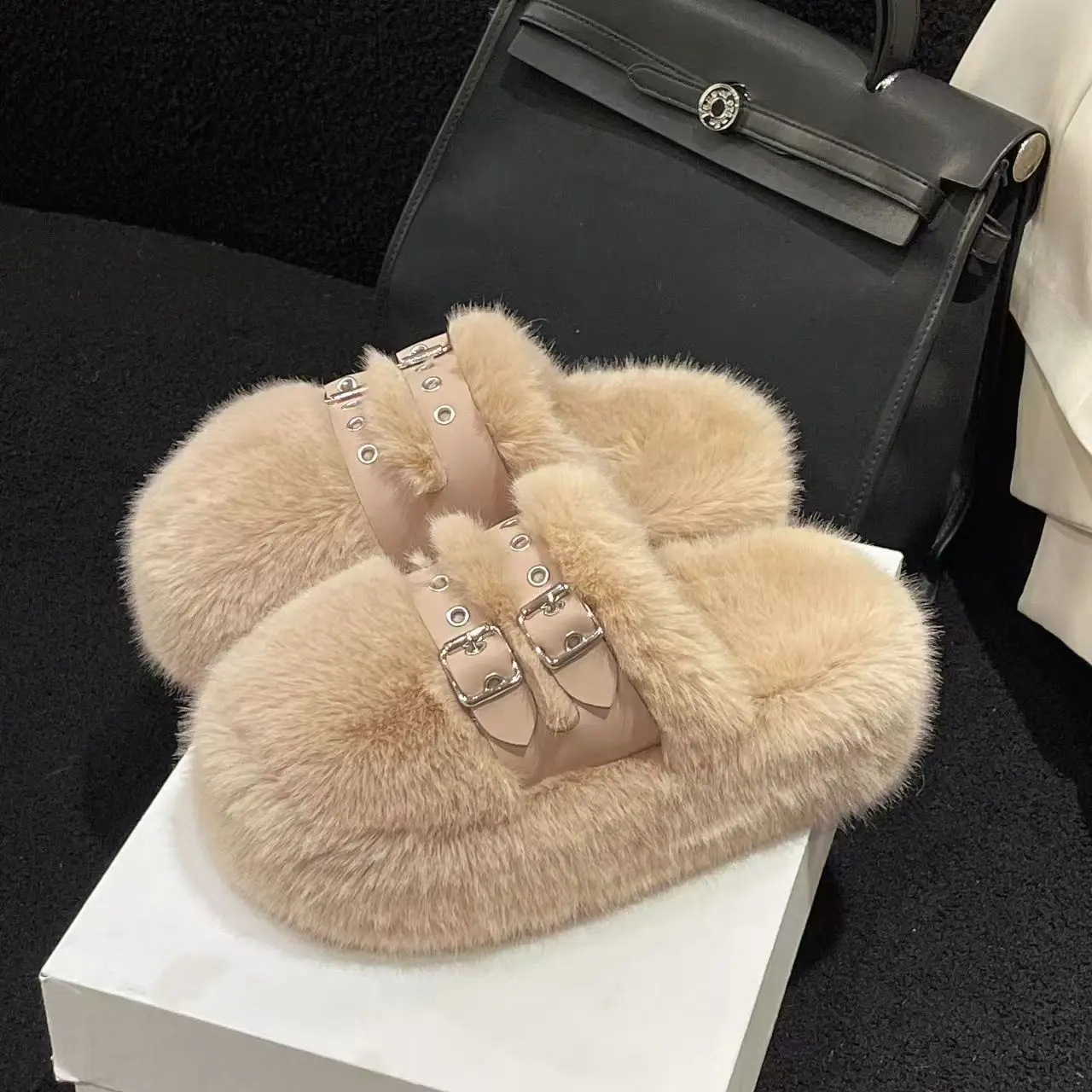 New Luxury Winter Women's Birkenstock Plush Fashion Retro Slippers Women's Flat Slippers Thick Soled Women's Boots
New Luxury Winter Women's Birkenstock Plush Fashion Retro Slippers Women's Flat Slippers Thick Soled Women's Boots