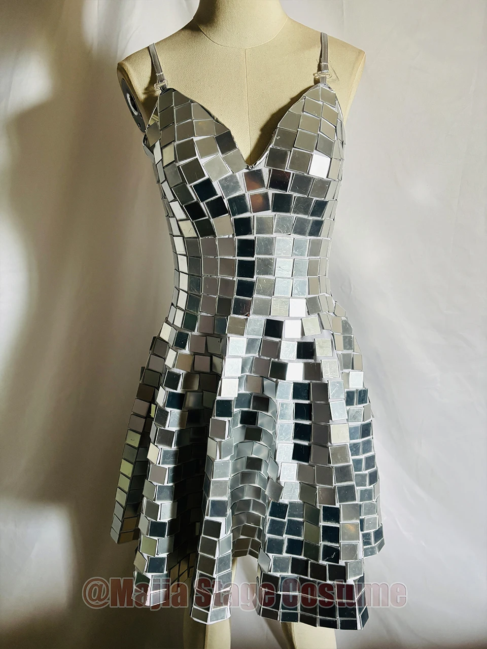 Sparkling Mirror Clothing Sleeveless Dress Silver Night Birthday Celebration Clothing Party Gold Sexy Clothing
Sparkling Mirror Clothing Sleeveless Dress Silver Night Birthday Celebration Clothing Party Gold Sexy Clothing