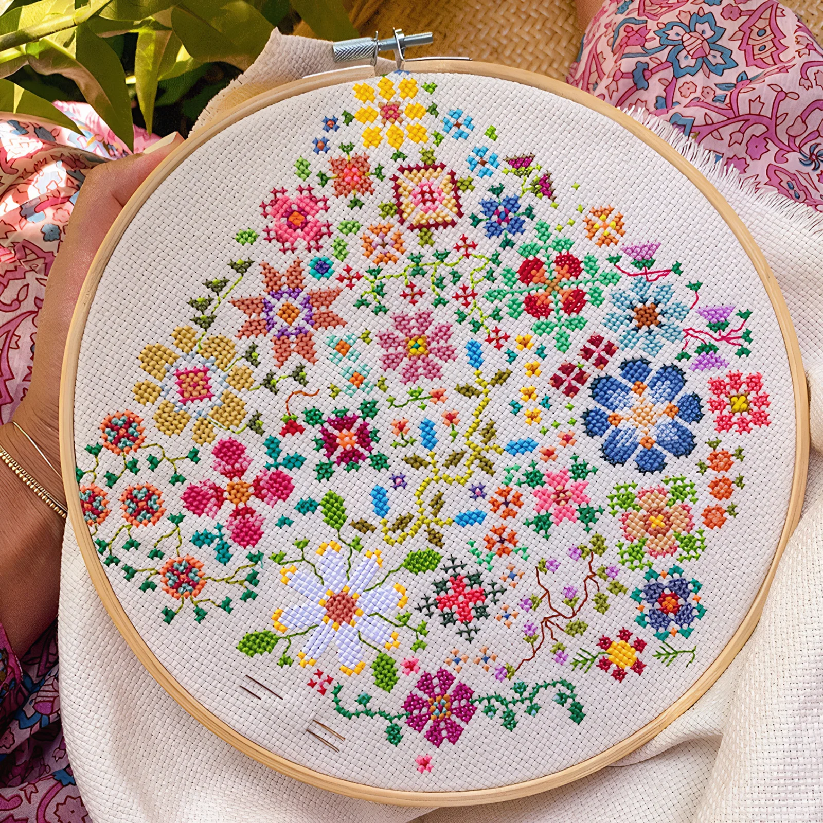 A Flower A Day Embroidery Stitches Practice Kit with Stamped Embroidery Patterns Cross Stitch Kit for Adults Kids
A Flower A Day Embroidery Stitches Practice Kit with Stamped Embroidery Patterns Cross Stitch Kit for Adults Kids