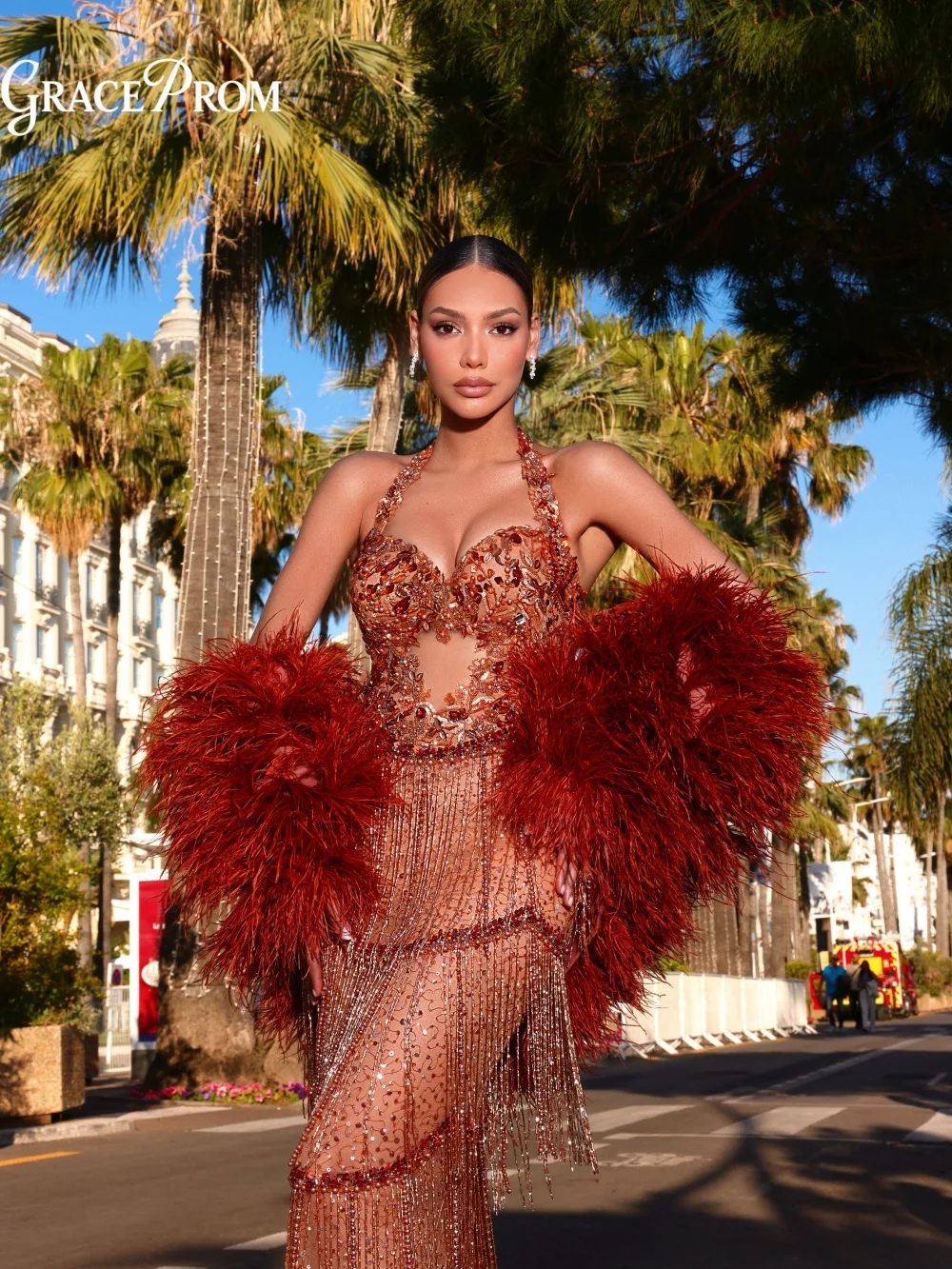 Exquisite Halter Neck Orange Beaded Evening Gown with Red Feather Sleeves Cutout Fringe Party Dress Wedding Guests فساتين سهرة
Exquisite Halter Neck Orange Beaded Evening Gown with Red Feather Sleeves Cutout Fringe Party Dress Wedding Guests فساتين سهرة