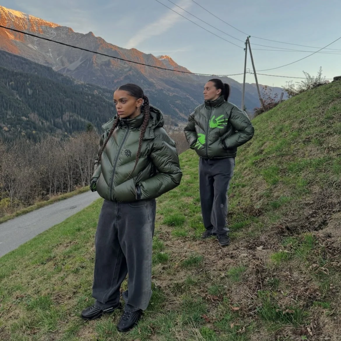 American High Street Style Thermal Sensing Cotton Jacket Unisex Winter Warm Loose Fit Hooded Cotton Coat Youth Fashion
American High Street Style Thermal Sensing Cotton Jacket Unisex Winter Warm Loose Fit Hooded Cotton Coat Youth Fashion