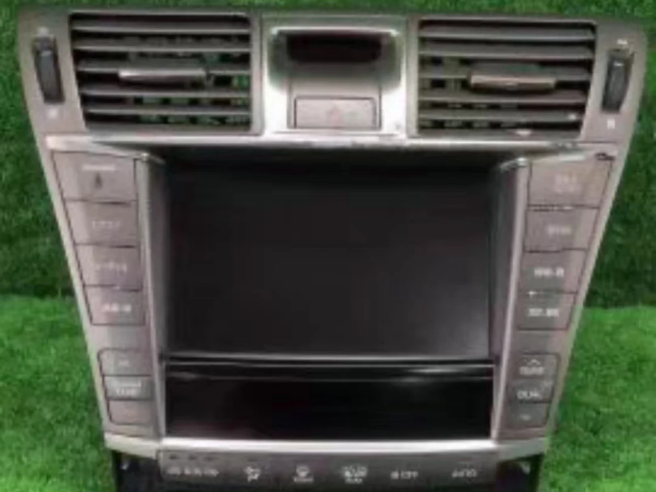 The central control screen assembly of the mid-term (2010 - 2012) version of LS460.
The central control screen assembly of the mid-term (2010 - 2012) version of LS460.
