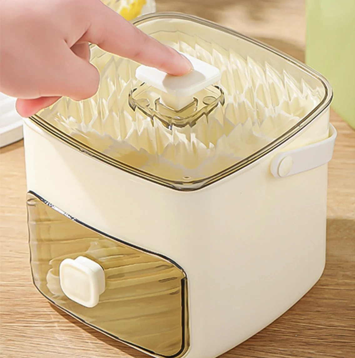 One Touch Easy Release Ice Cube Tray With Storage Box Portable Handle Ice Maker Container Leakproof Stackable Freezer Ice Cube Mold For Cocktail Whiskey Drink
One Touch Easy Release Ice Cube Tray With Storage Box Portable Handle Ice Maker Container Leakproof Stackable Freezer Ice Cube Mold For Cocktail Whiskey Drink